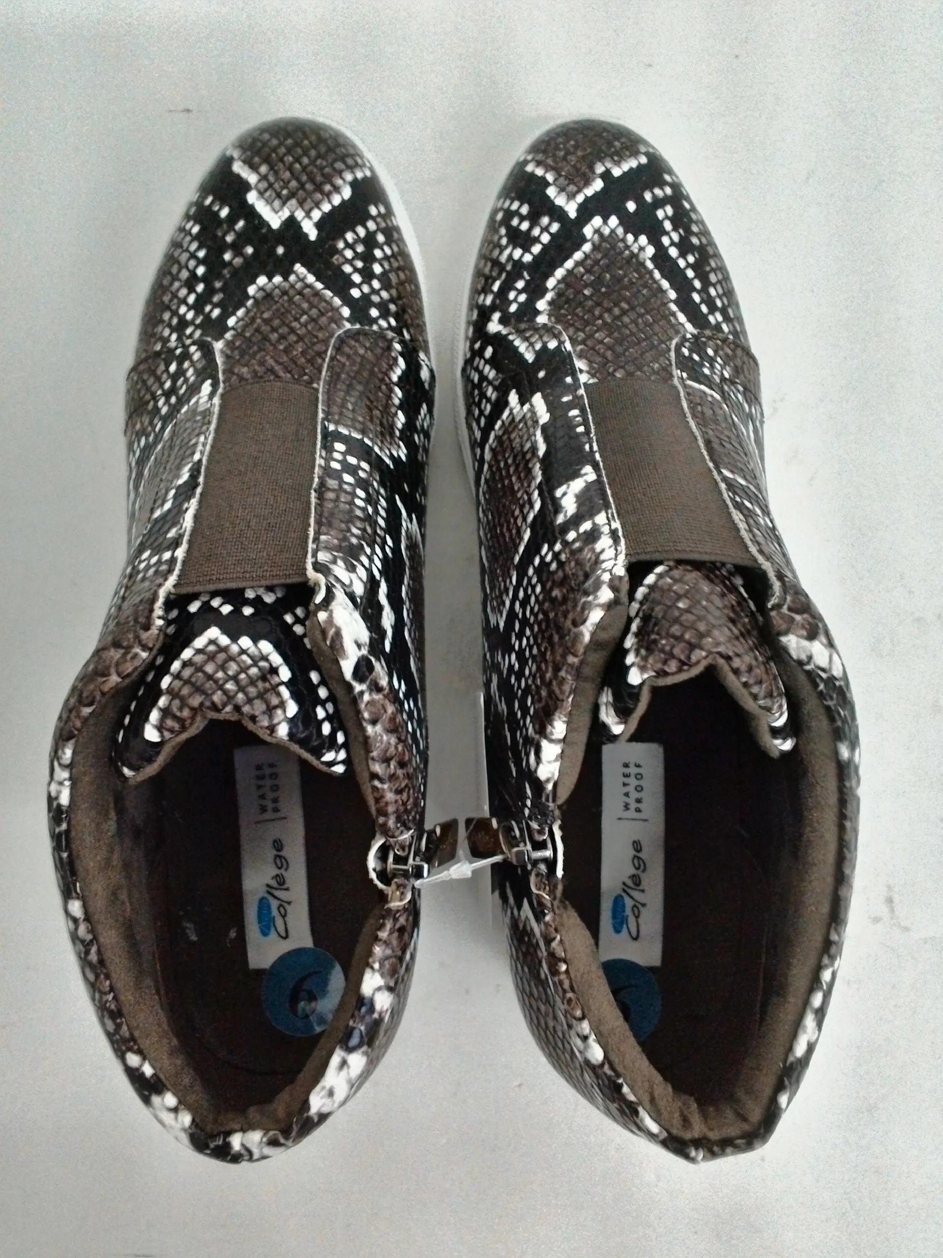 College Women's Snake Print Sneakers Size 9 M