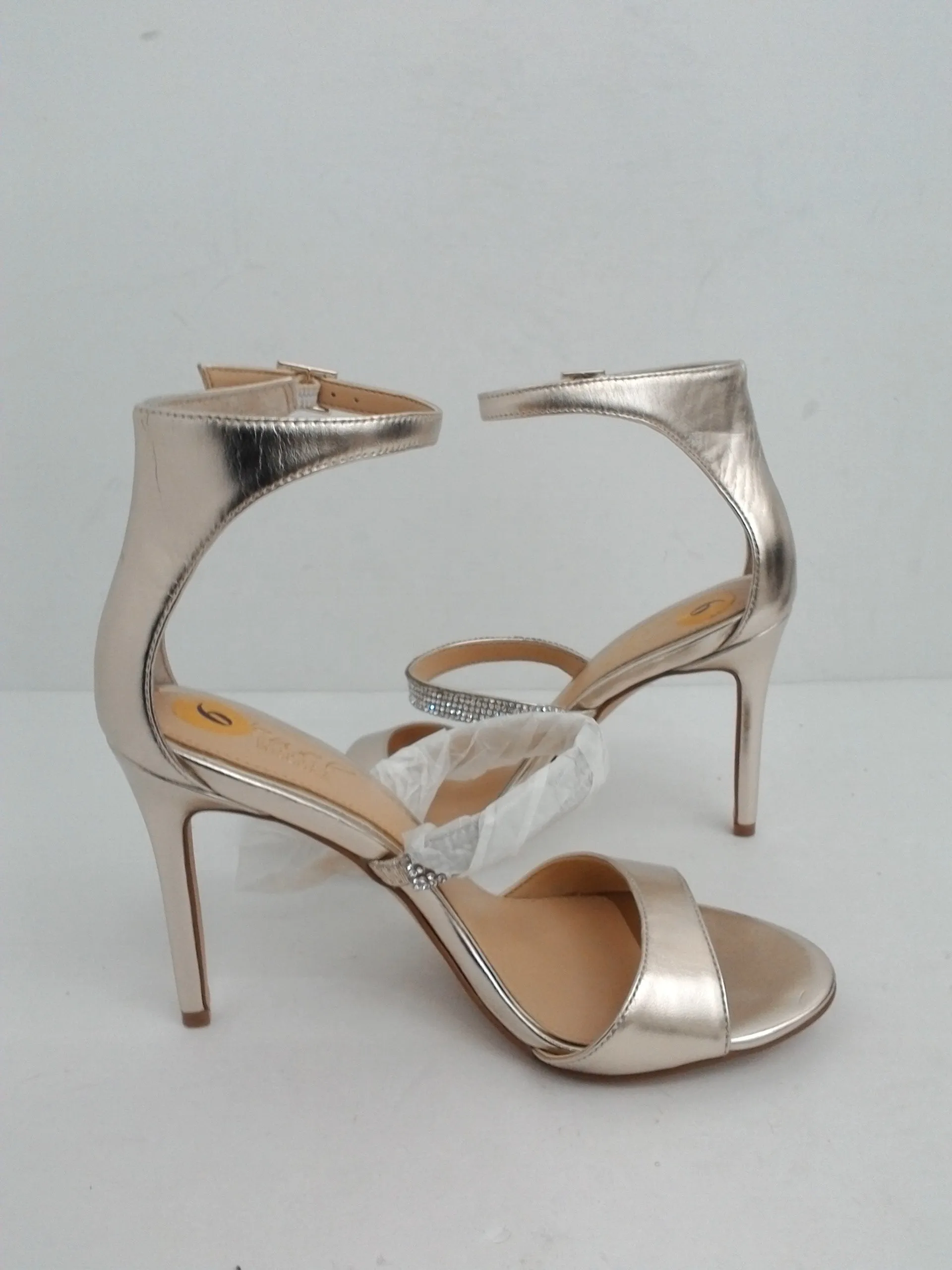 Jewel Badgley Mischka Women's Pale Gold Stiletto Sandal Size 6