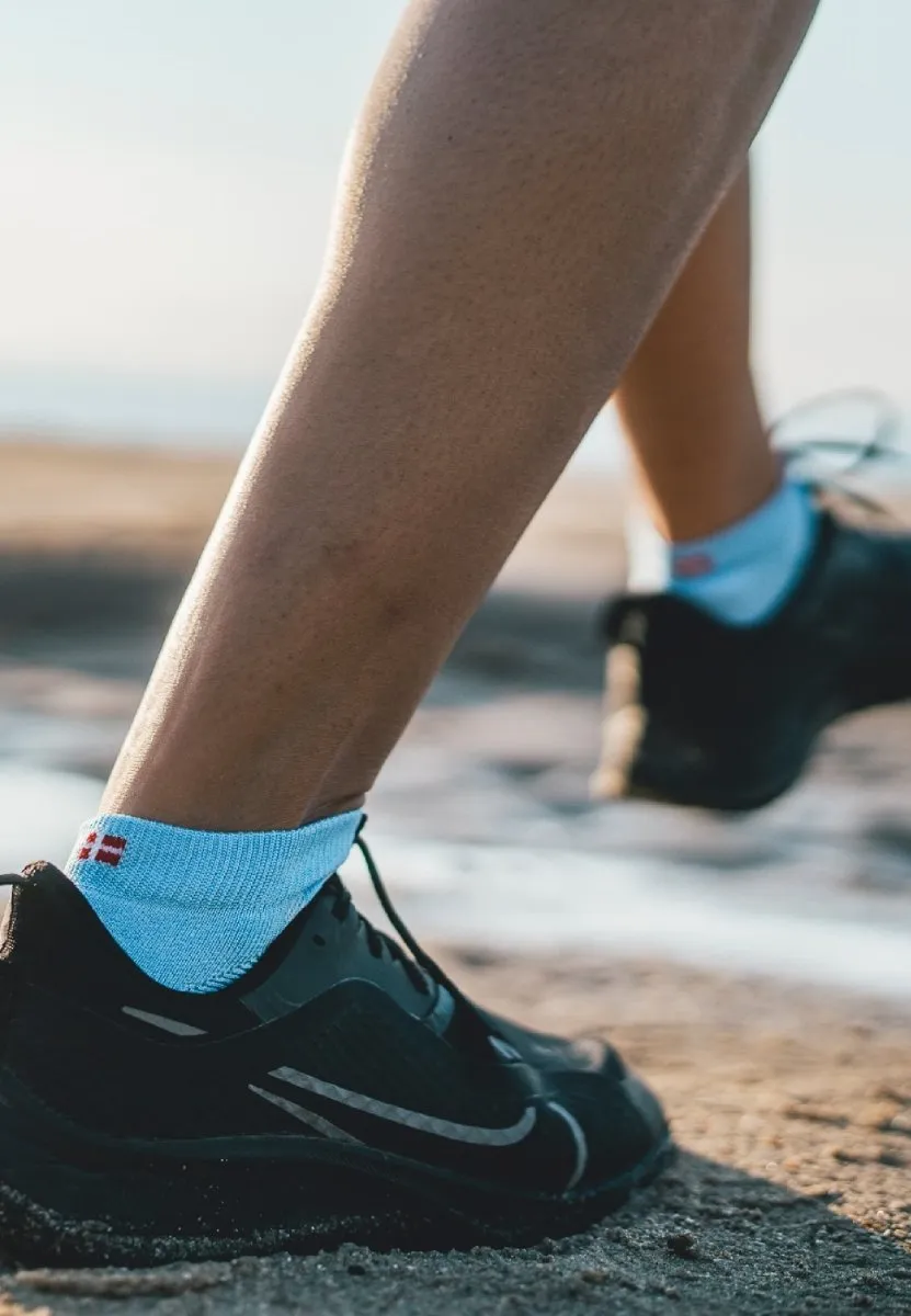 LOW-CUT RUNNING SOCKS FOR LONG DISTANCES